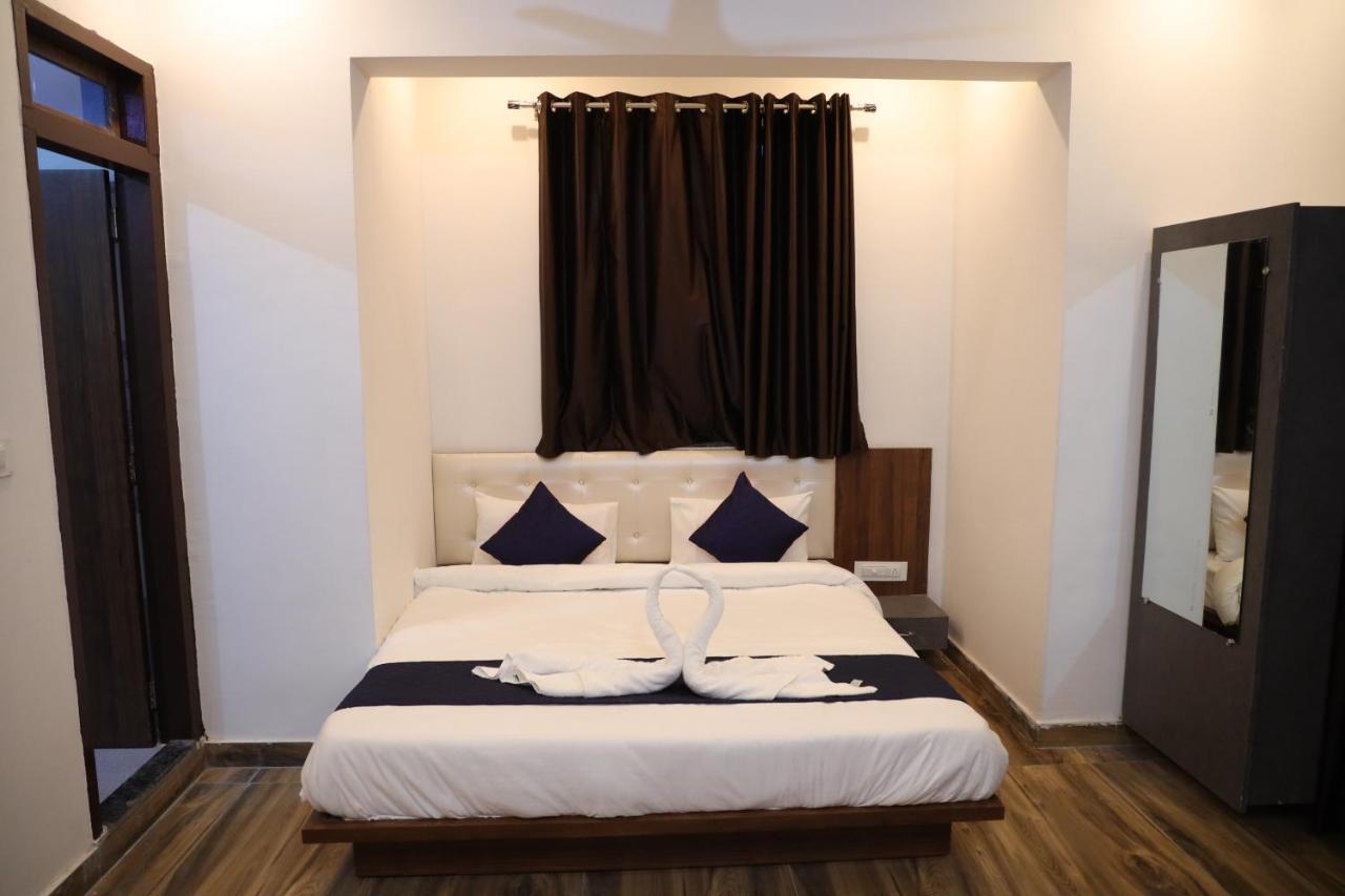 Winter Mountain Resort Pushkar Exterior foto